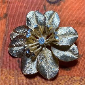 Vintage Gold Flower Brooch with Rhinestones.